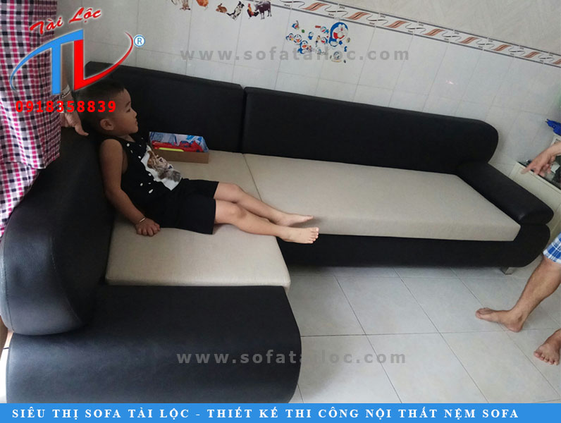 Bọc ghế sofa góc chữ L - Bộ ghế phòng khách tại nhà chị Trang quận 8 