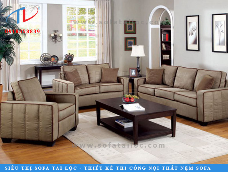 Tại những nơi phòng khách rộng, các mẫu ghế sofa phòng khách cao cấp sẽ thêm phần sang chảnh, gần gũi nếu lựa chọn các tông màu gỗ, màu xám khói hiện đại.