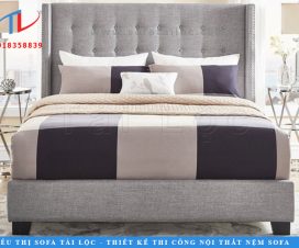 Được thiết kế đơn giản với mảng vuông hình chữ nhật, bo góc nhẹ nhàng ở 2 bên phần đầu giường. Điểm nhấn chính của mẫu giường bọc vải Harvey Linen chính là hàng nút được đơm kết khéo léo. Mang tới một không gian nhẹ nhàng và đầy tinh tế.