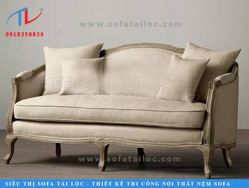 Ghế sofa phòng khách nhập khẩu với các gam màu be pha chút ánh bạc, ánh vàng rất được yêu thích. Nó tạo cảm giác của những sản phẩm hoài cổ sang trọng.
