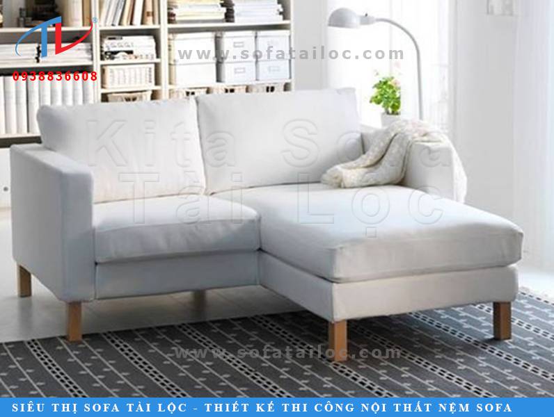 Bộ ghế sofa đơn giản cho phòng khách nhỏ với gam màu trắng tinh tế