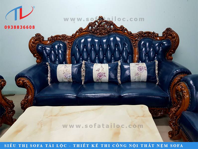 Mẫu sofa phòng khách cổ điển nhập khẩu SPKCD 216 cho người dùng các trải nghiệm hoàn hảo khi sử dụng với các nguyên liêu cao cấp nhất. Từ khung gỗ tự nhiên cho đến da bọc hạng sang.